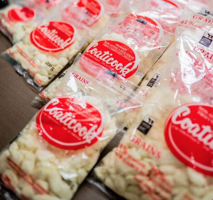 Des sachets de fromage coaticook
